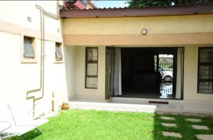 Pillacol Guest House Victoria Falls Exterior foto