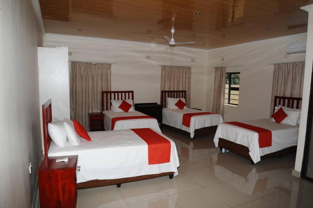 Pillacol Guest House Victoria Falls Exterior foto